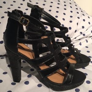 Black Strappy Pumps Size 7